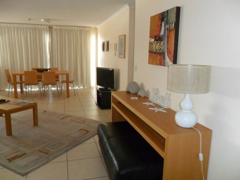 Grosvenor Beachfront Apartments Surfers Paradise - Accommodation Mermaid Beach 10