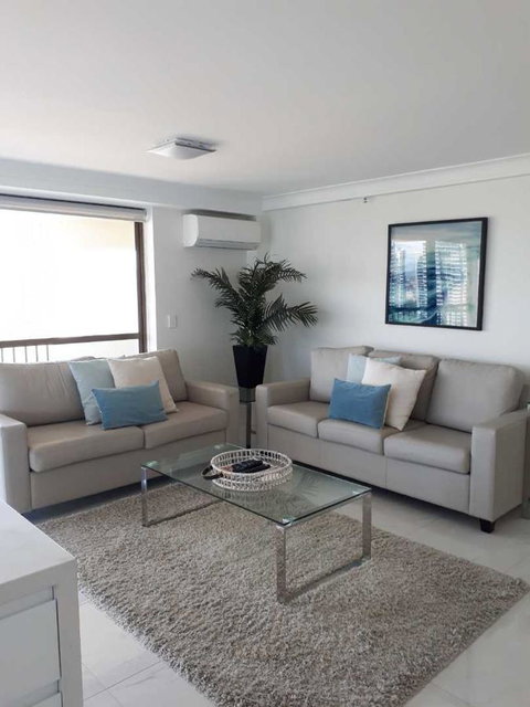 De Ville Apartments - Accommodation Mermaid Beach 43