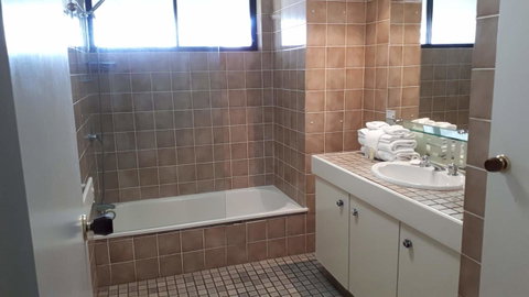 De Ville Apartments - Accommodation Mermaid Beach 9