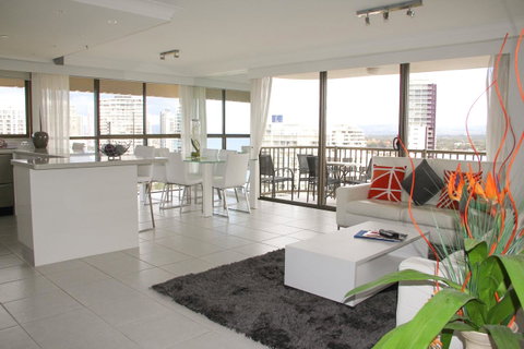 De Ville Apartments - Accommodation Mermaid Beach 14