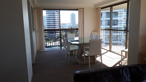 De Ville Apartments - Accommodation Mermaid Beach 5