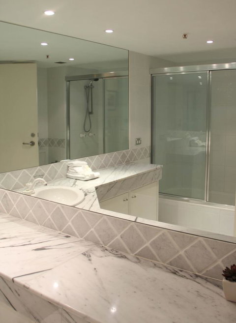 De Ville Apartments - Accommodation Mermaid Beach 3