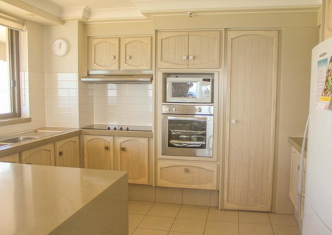 De Ville Apartments - Accommodation Mermaid Beach 11