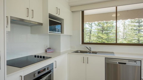 De Ville Apartments - Accommodation Mermaid Beach 20