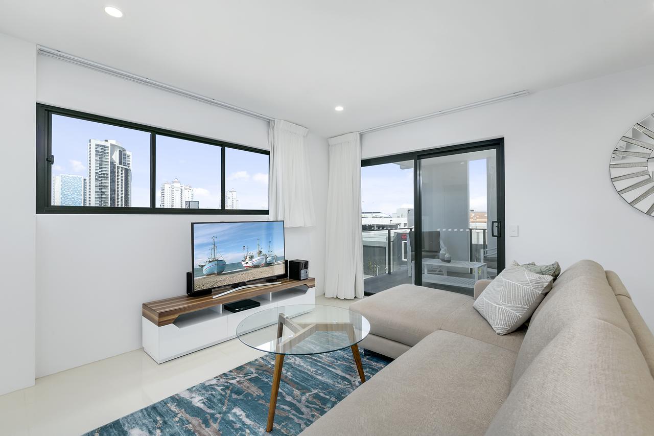 Broadbeach Waters QLD Accommodation Mermaid Beach
