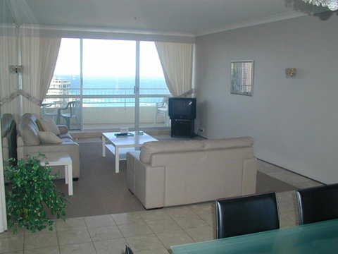 Golden Gate Resort - Accommodation Mermaid Beach 9