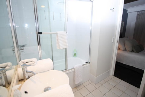 PeepSleep Chevron Towers - Accommodation Mermaid Beach 22