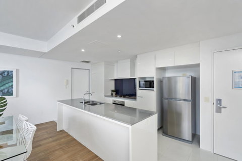 Circle On Cavill - Gclr - Accommodation Mermaid Beach 21