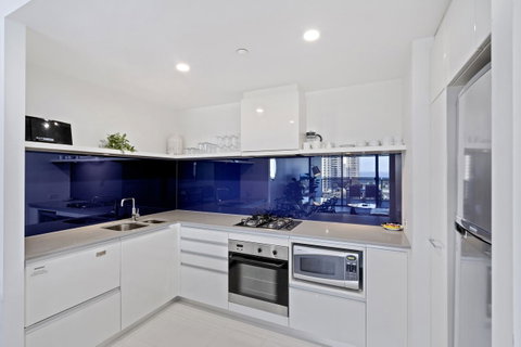 Circle On Cavill - Gclr - Accommodation Mermaid Beach 4