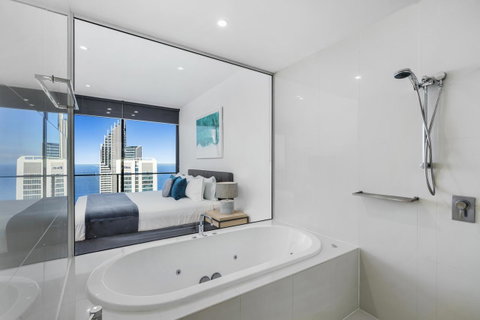 Circle On Cavill - Gclr - Accommodation Mermaid Beach 16