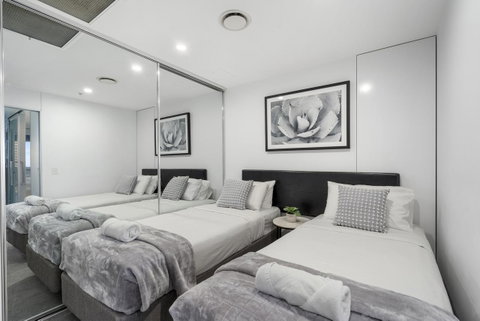 Circle On Cavill - Gclr - Accommodation Mermaid Beach 7