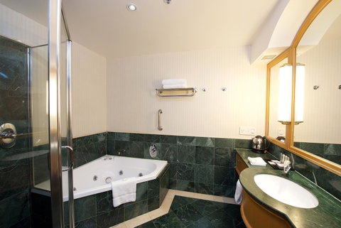 Crowne Plaza Surfers Paradise, An IHG Hotel - Accommodation Mermaid Beach 38