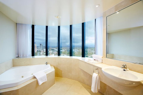 Crowne Plaza Surfers Paradise, An IHG Hotel - Accommodation Mermaid Beach 41