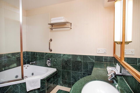Crowne Plaza Surfers Paradise, An IHG Hotel - Accommodation Mermaid Beach 23