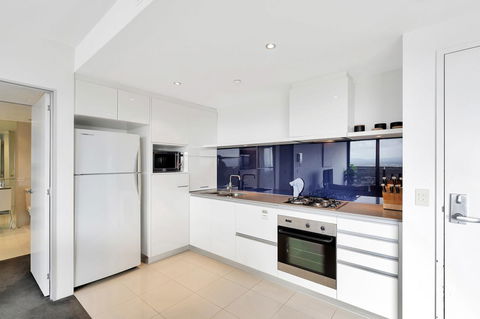 Circle On Cavill, Apartments And Sub Penthouses - We Accommodate - Accommodation Mermaid Beach 9