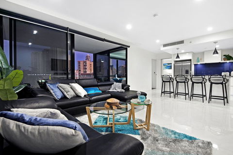 Circle On Cavill, Apartments And Sub Penthouses - We Accommodate - Accommodation Mermaid Beach 41