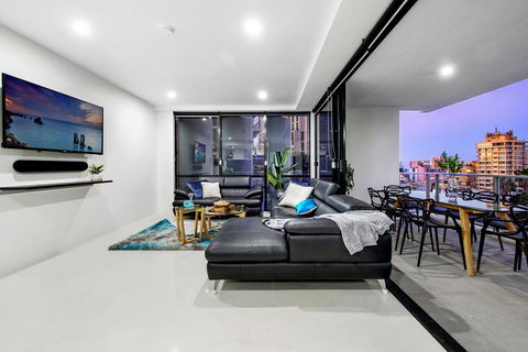 Circle On Cavill, Apartments And Sub Penthouses - We Accommodate - Accommodation Mermaid Beach 36