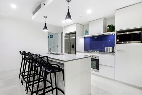 Circle On Cavill, Apartments And Sub Penthouses - We Accommodate - Accommodation Mermaid Beach 33
