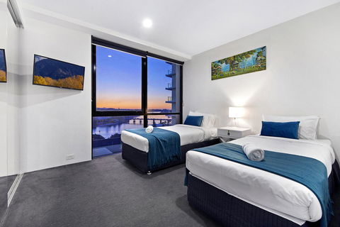 Circle On Cavill, Apartments And Sub Penthouses - We Accommodate - Accommodation Mermaid Beach 39