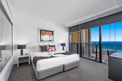 Circle On Cavill, Apartments And Sub Penthouses - We Accommodate - Accommodation Mermaid Beach 3