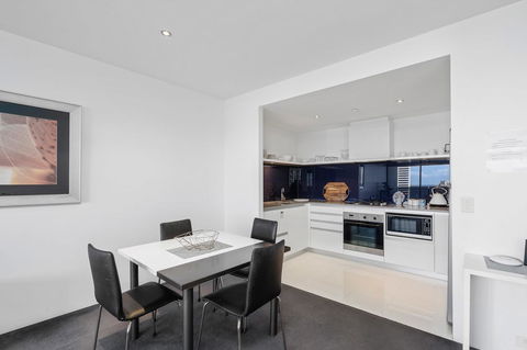 Circle On Cavill, Apartments And Sub Penthouses - We Accommodate - Accommodation Mermaid Beach 5