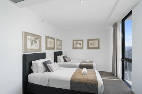 Circle On Cavill, Apartments And Sub Penthouses - We Accommodate - Accommodation Mermaid Beach 15