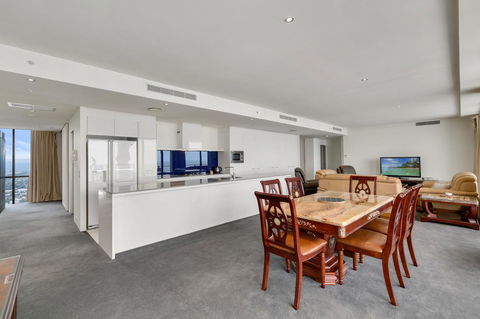 Circle On Cavill, Apartments And Sub Penthouses - We Accommodate - Accommodation Mermaid Beach 2