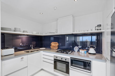Circle On Cavill, Apartments And Sub Penthouses - We Accommodate - Accommodation Mermaid Beach 4