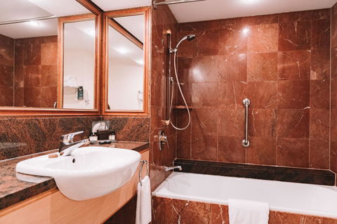 Pullman Cairns International - Accommodation Mermaid Beach 17
