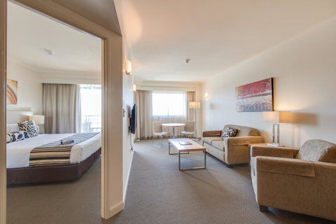 Central Cosmo Apartment Hotel - Accommodation Mermaid Beach 2