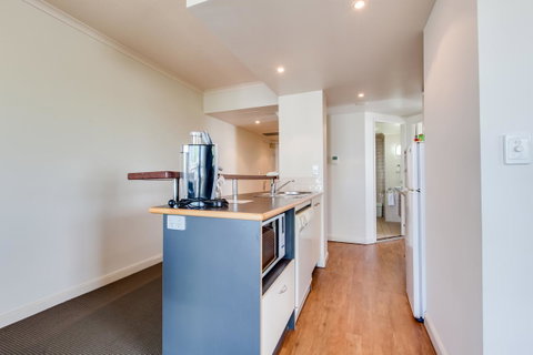 Central Cosmo Apartment Hotel - Accommodation Mermaid Beach 10