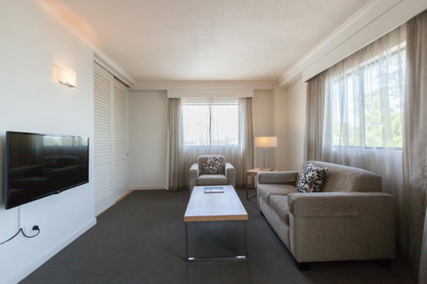 Central Cosmo Apartment Hotel - Accommodation Mermaid Beach 5