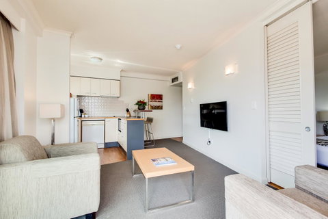 Central Cosmo Apartment Hotel - Accommodation Mermaid Beach 31