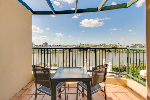 Central Cosmo Apartment Hotel - Accommodation Mermaid Beach 24