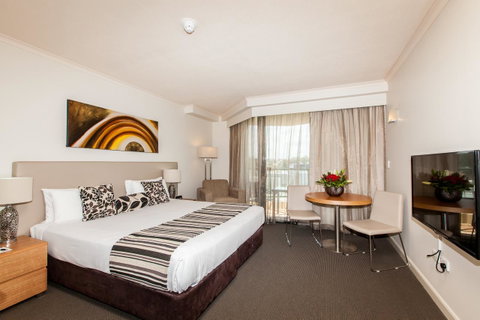 Central Cosmo Apartment Hotel - Accommodation Mermaid Beach 1
