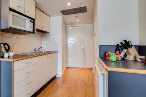 Central Cosmo Apartment Hotel - Accommodation Mermaid Beach 18