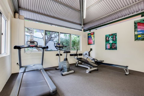 Central Cosmo Apartment Hotel - Accommodation Mermaid Beach 23