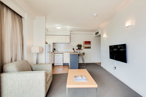 Central Cosmo Apartment Hotel - Accommodation Mermaid Beach 30