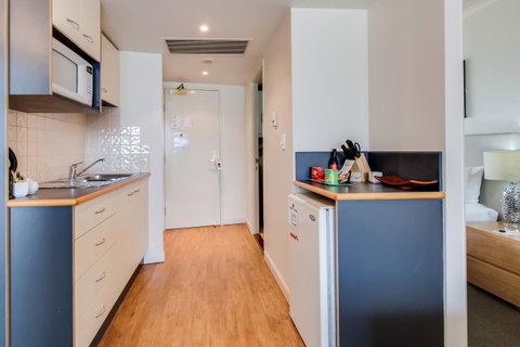 Central Cosmo Apartment Hotel - Accommodation Mermaid Beach 26