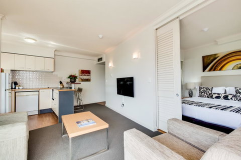 Central Cosmo Apartment Hotel - Accommodation Mermaid Beach 29