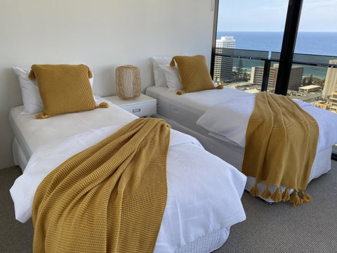 Circle On Cavill 2, 3, 4 & 5 Bedroom SkyHomes & SUB PENTHOUSES By Gold Coast Holidays - Accommodation Mermaid Beach 17