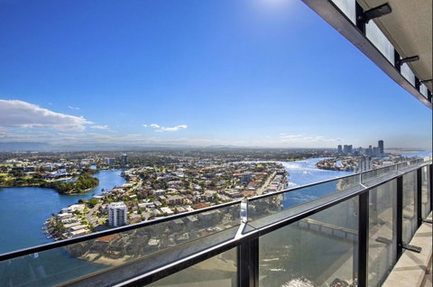 Circle On Cavill 2, 3, 4 & 5 Bedroom SkyHomes & SUB PENTHOUSES By Gold Coast Holidays - Accommodation Mermaid Beach 44