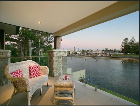 Riverfront Dream - Accommodation Mermaid Beach 24