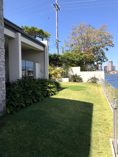 Riverfront Dream - Accommodation Mermaid Beach 34