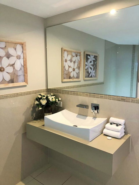 Riverfront Dream - Accommodation Mermaid Beach 38