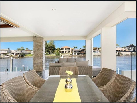 Riverfront Dream - Accommodation Mermaid Beach 28