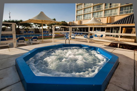 Chateau Beachside Resort - Accommodation Mermaid Beach 1
