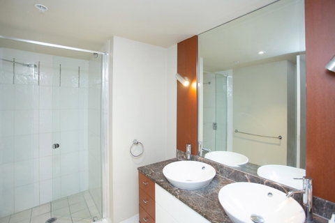 Chevron Renaissance - Private Apartments - Accommodation Mermaid Beach 3