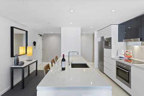 Holiday Holiday H-Residences Apartments - Accommodation Mermaid Beach 35