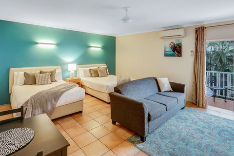 Coral Tree Inn - Accommodation Mermaid Beach 6